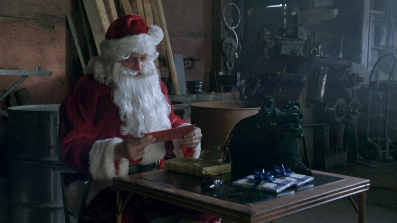 Deck the Halls 2011 movie scene