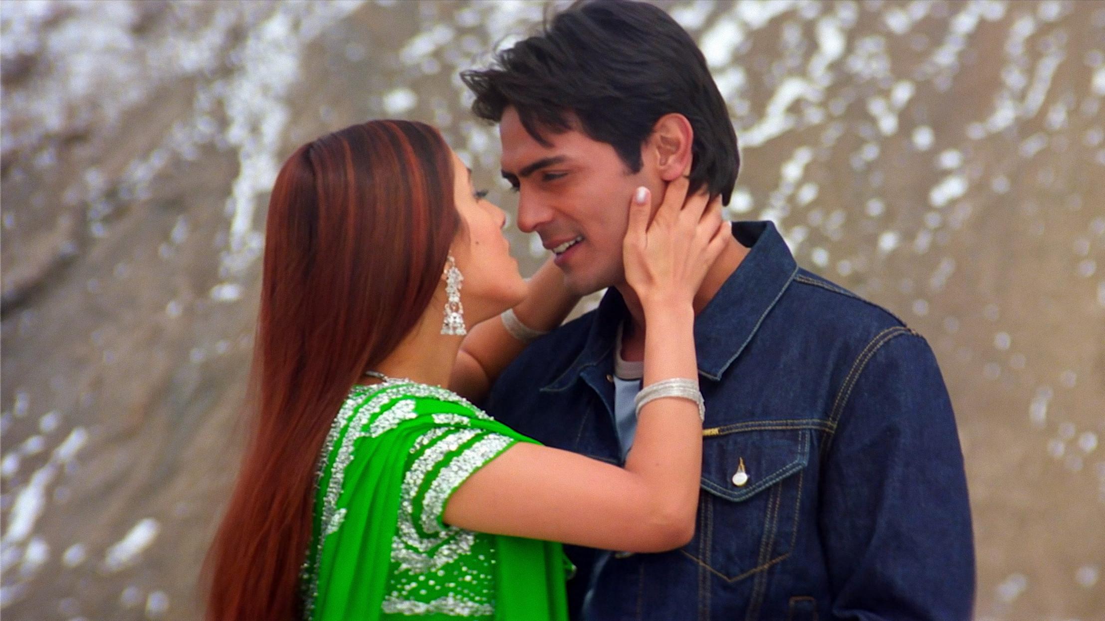 Pyaar Ishq Aur Mohabbat 2001 movie scene