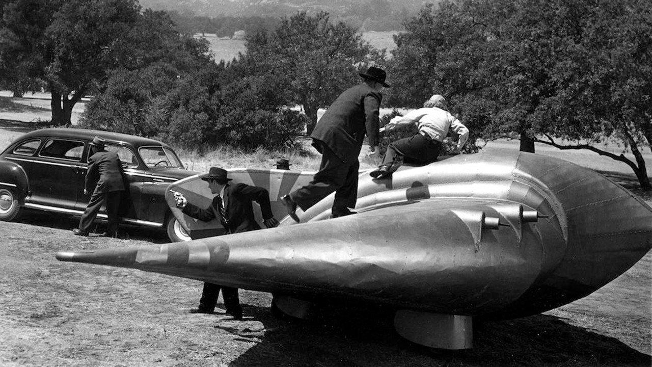 Flying Disc Man from Mars 1950 movie scene