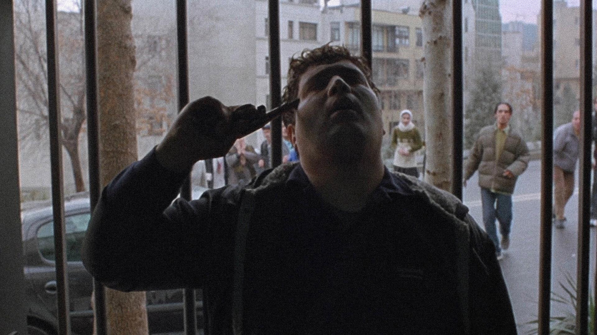 Crimson Gold 2003 movie scene