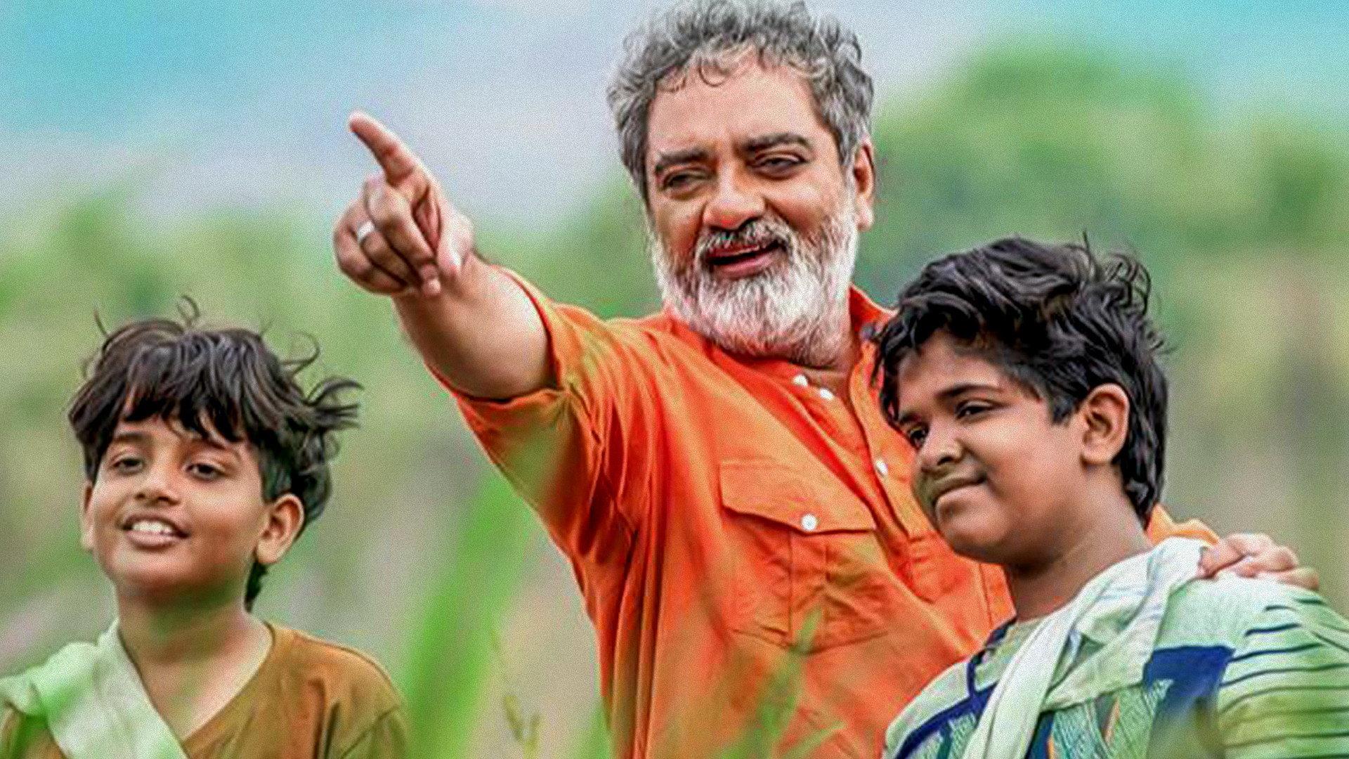 Chakkara Maavin Kombathu 2017 movie scene