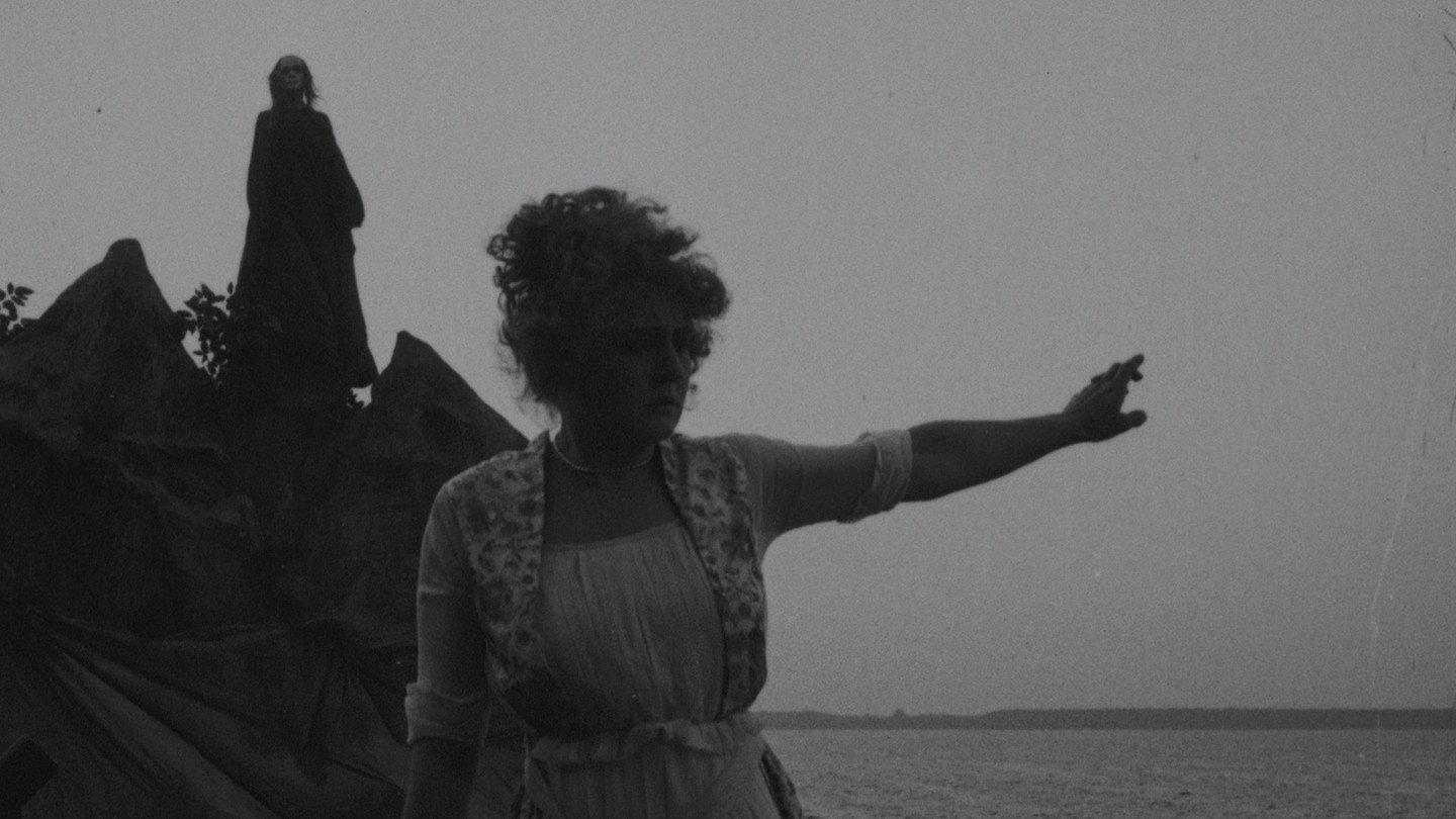 Hilde Warren and Death 1917 movie scene