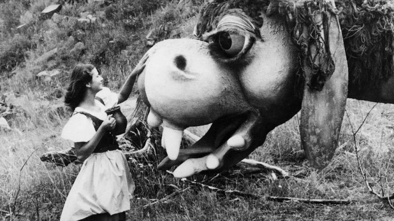 There is a Dragon Behind Humny 1983 movie scene