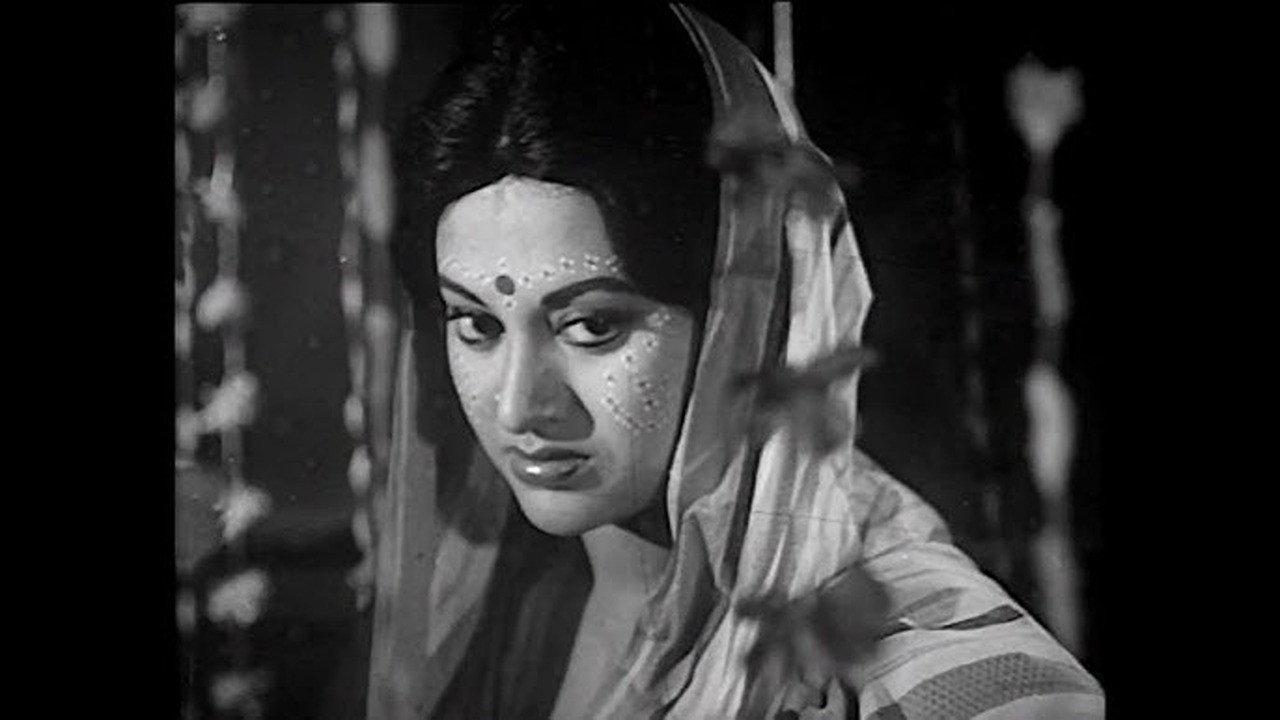 Jonmo Theke Jolchi 1981 movie scene