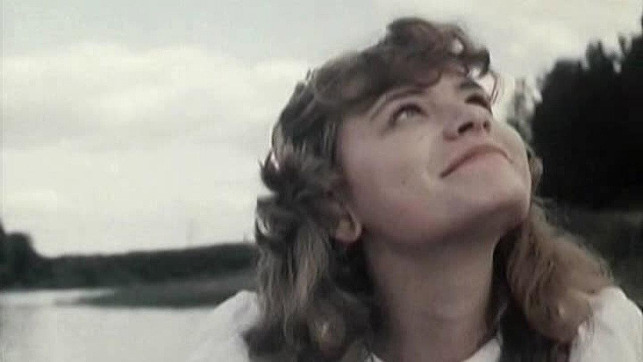 Nesrochnaya vesna 1990 movie scene
