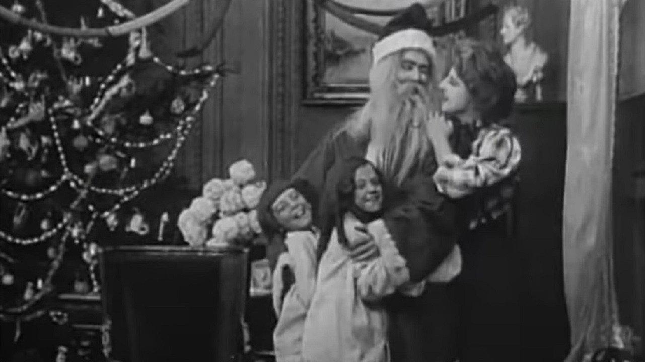 A Trap for Santa Claus 1909 movie scene