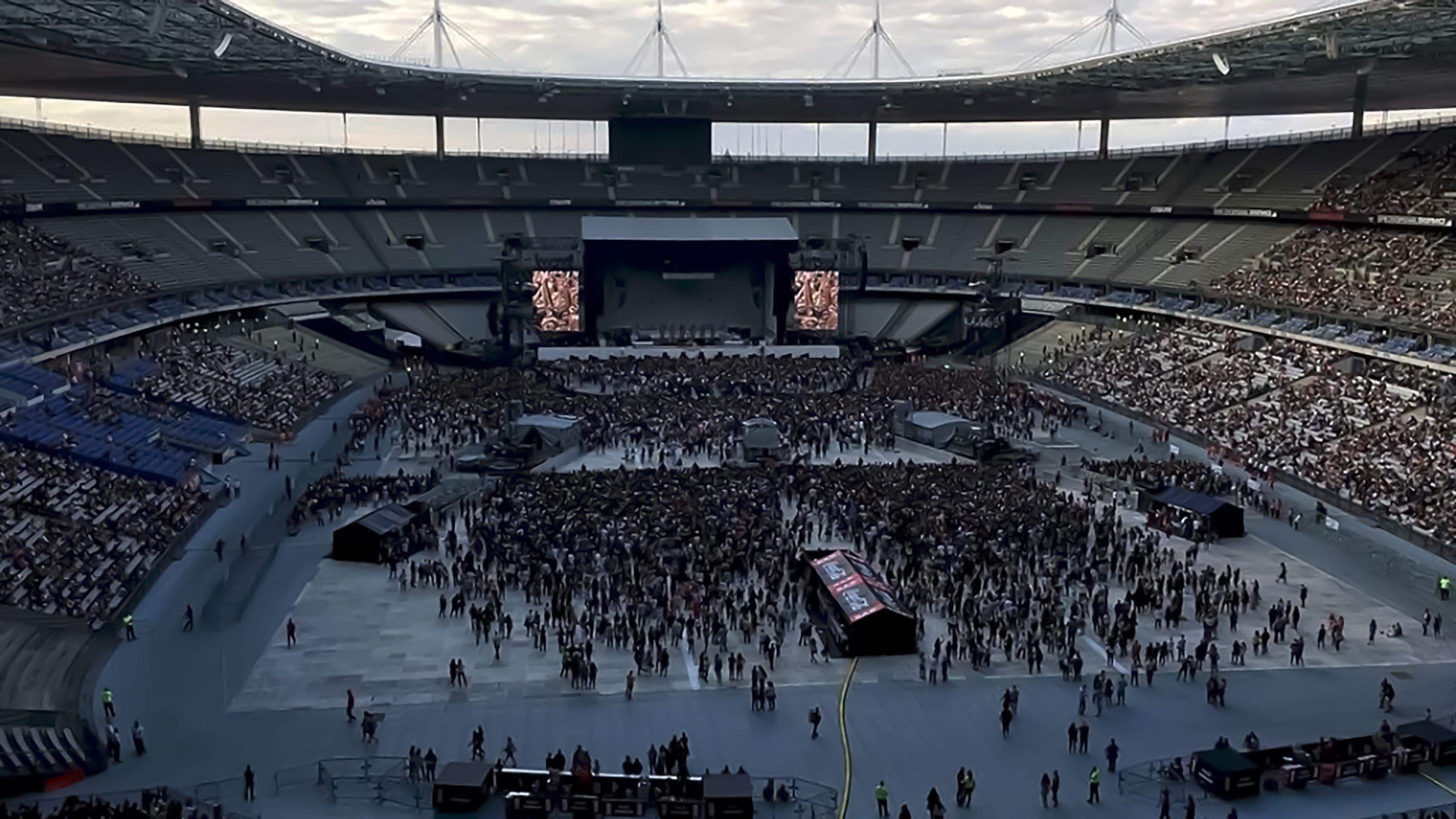 Johnny Hallyday Allume le feu au Stade de France 1999 movie scene