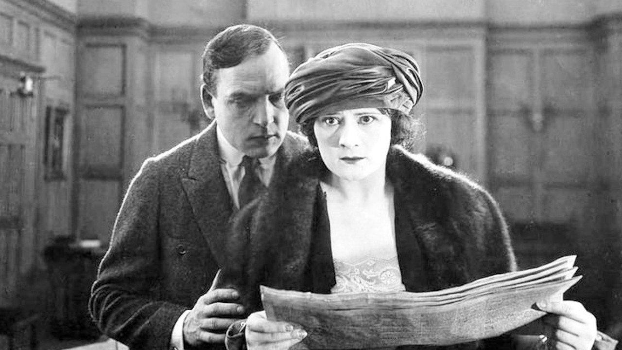 A Voice in the Dark 1921 movie scene