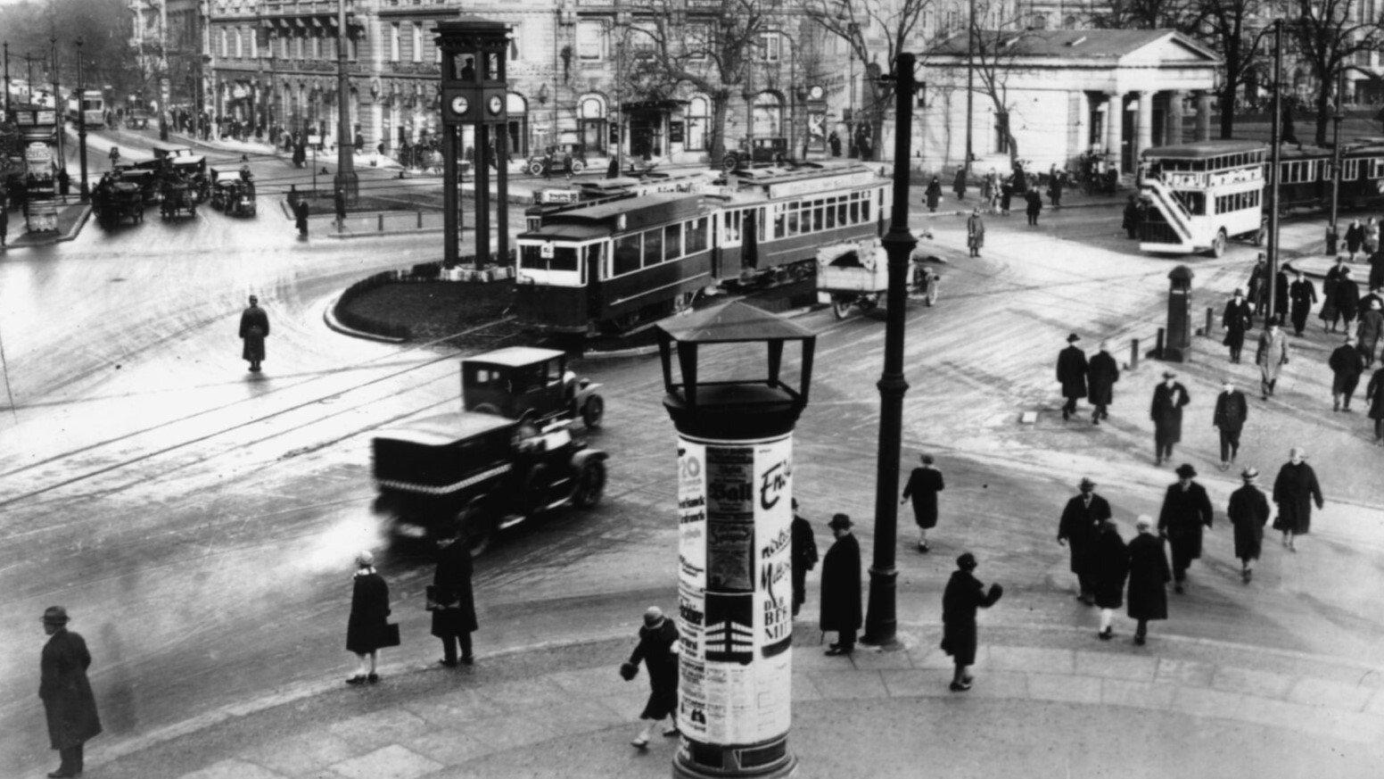 Berlin: Symphony of a Great City 1927 movie scene