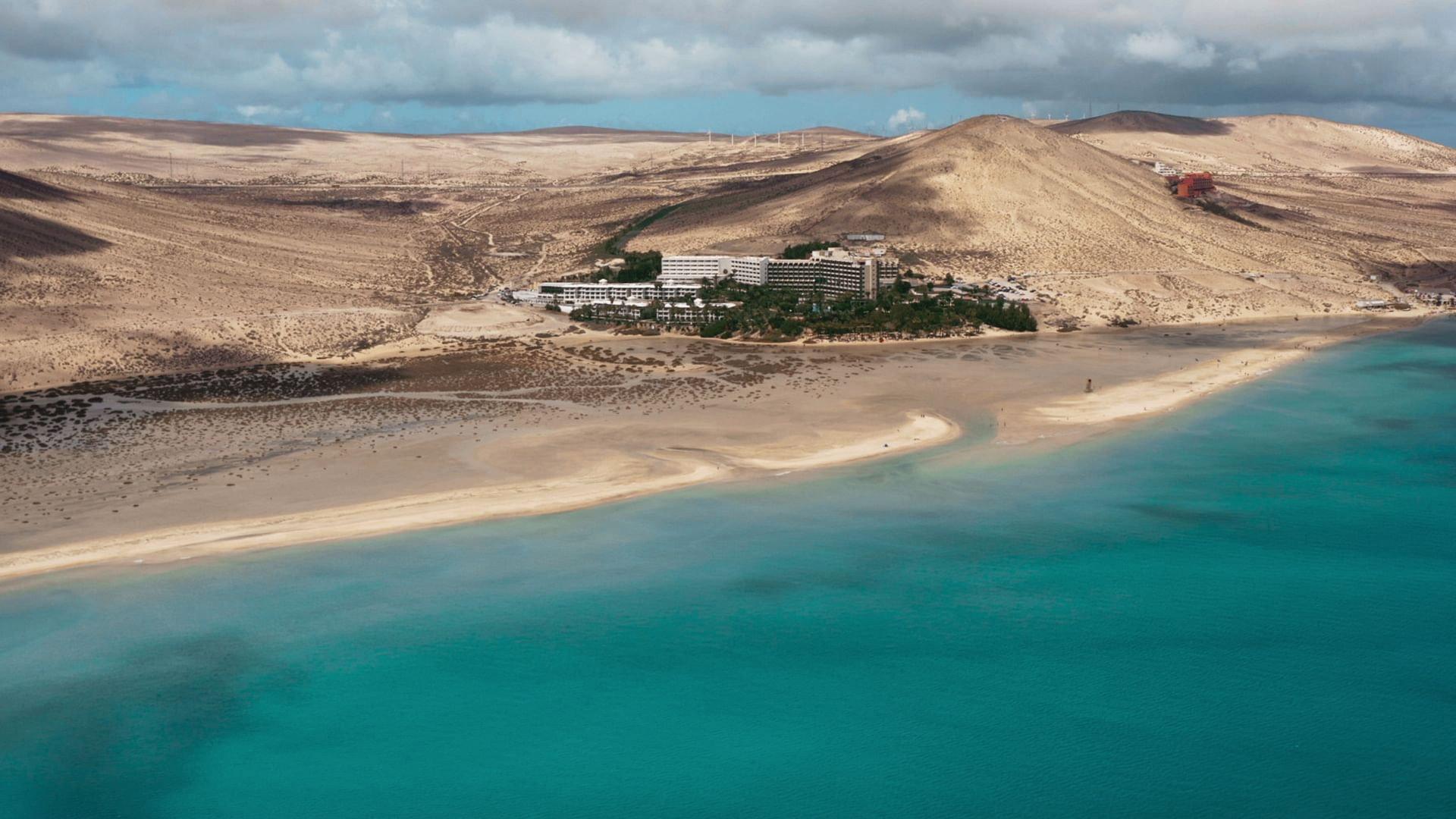 Canaries, paradis sous perfusion ? 2024 movie scene