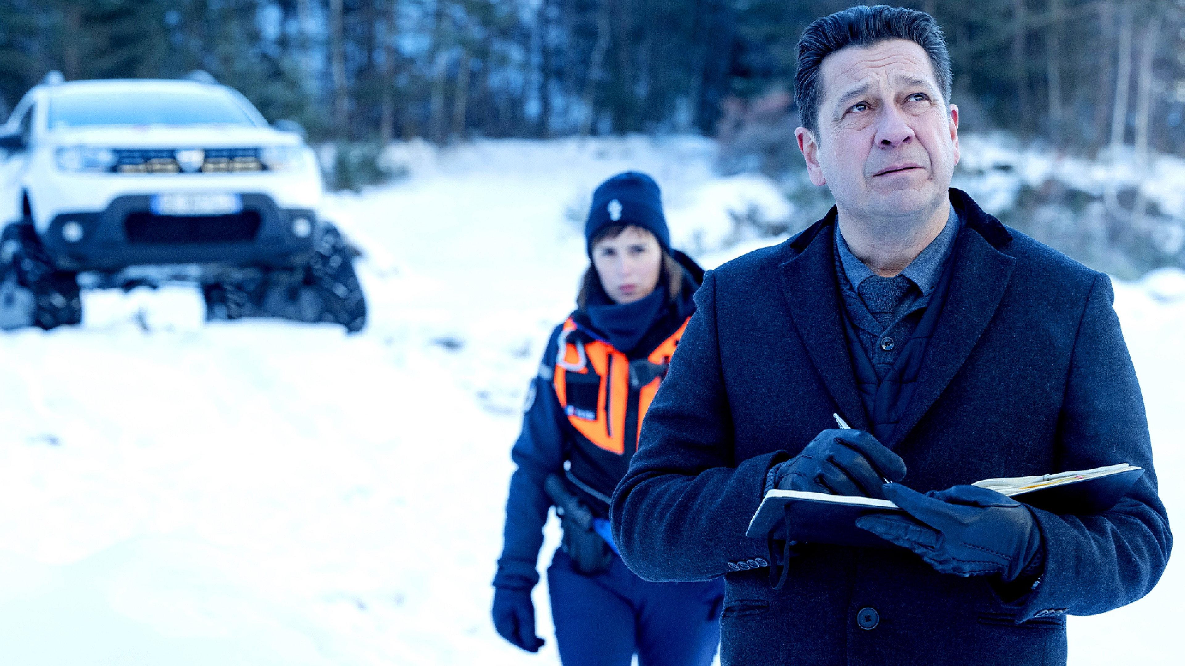 Noir comme neige : Morts au Sommet 2023 movie scene