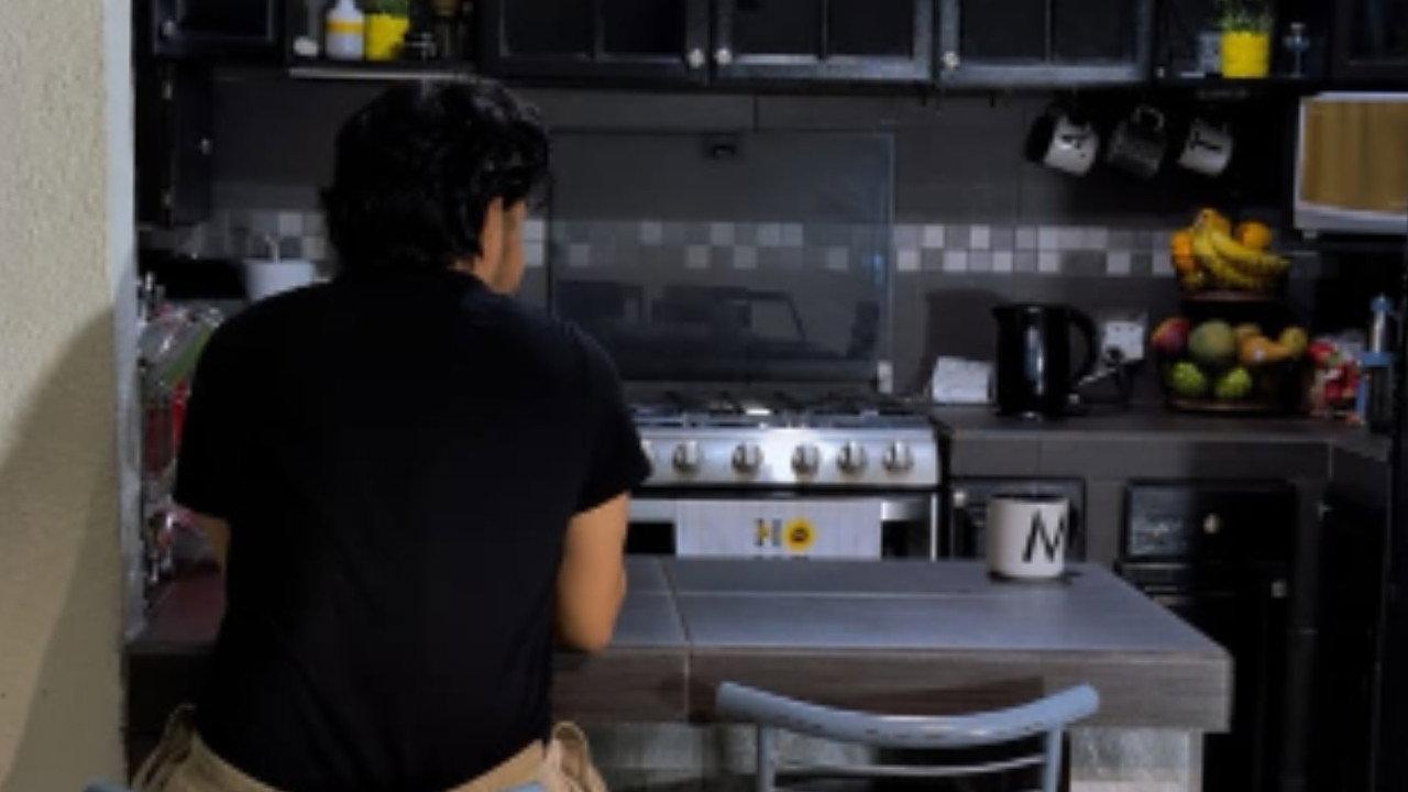 El Café 2026 movie scene