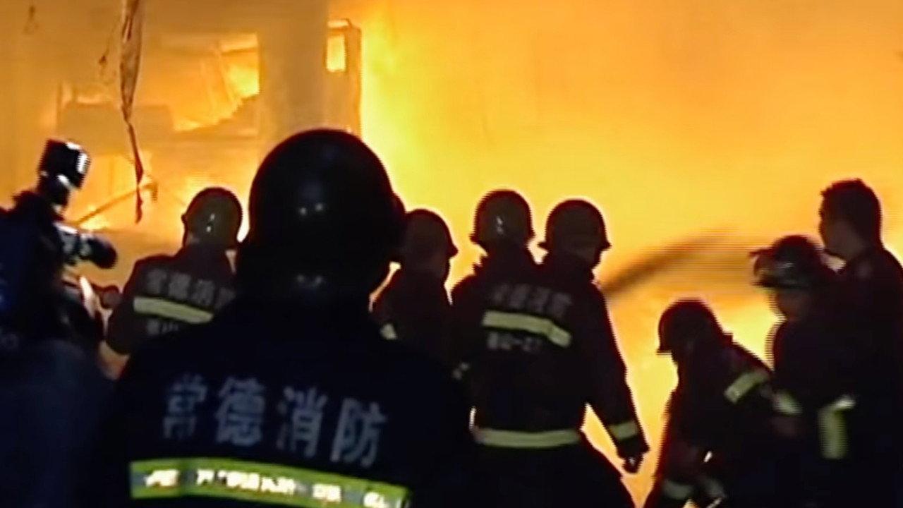 Hong Men Hu Zi 2011 movie scene