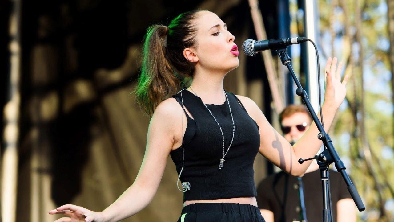 Alice Merton - Rock en Seine 2019 2019 movie scene