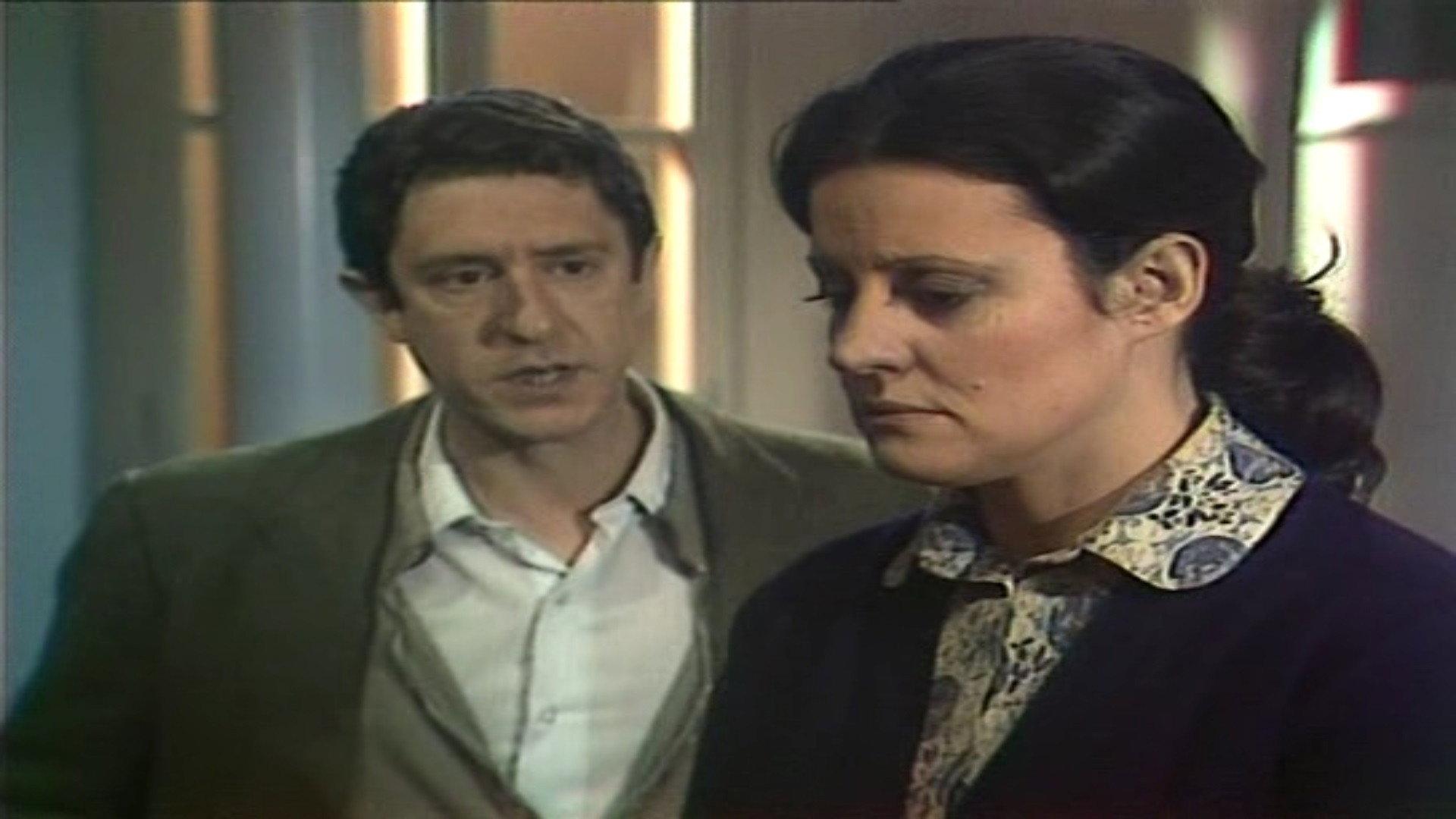 El tragaluz 1981 movie scene