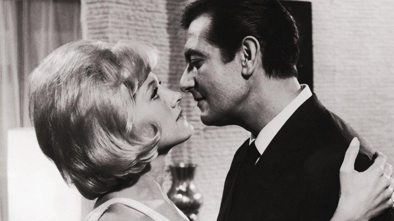 Muere una mujer 1964 movie scene