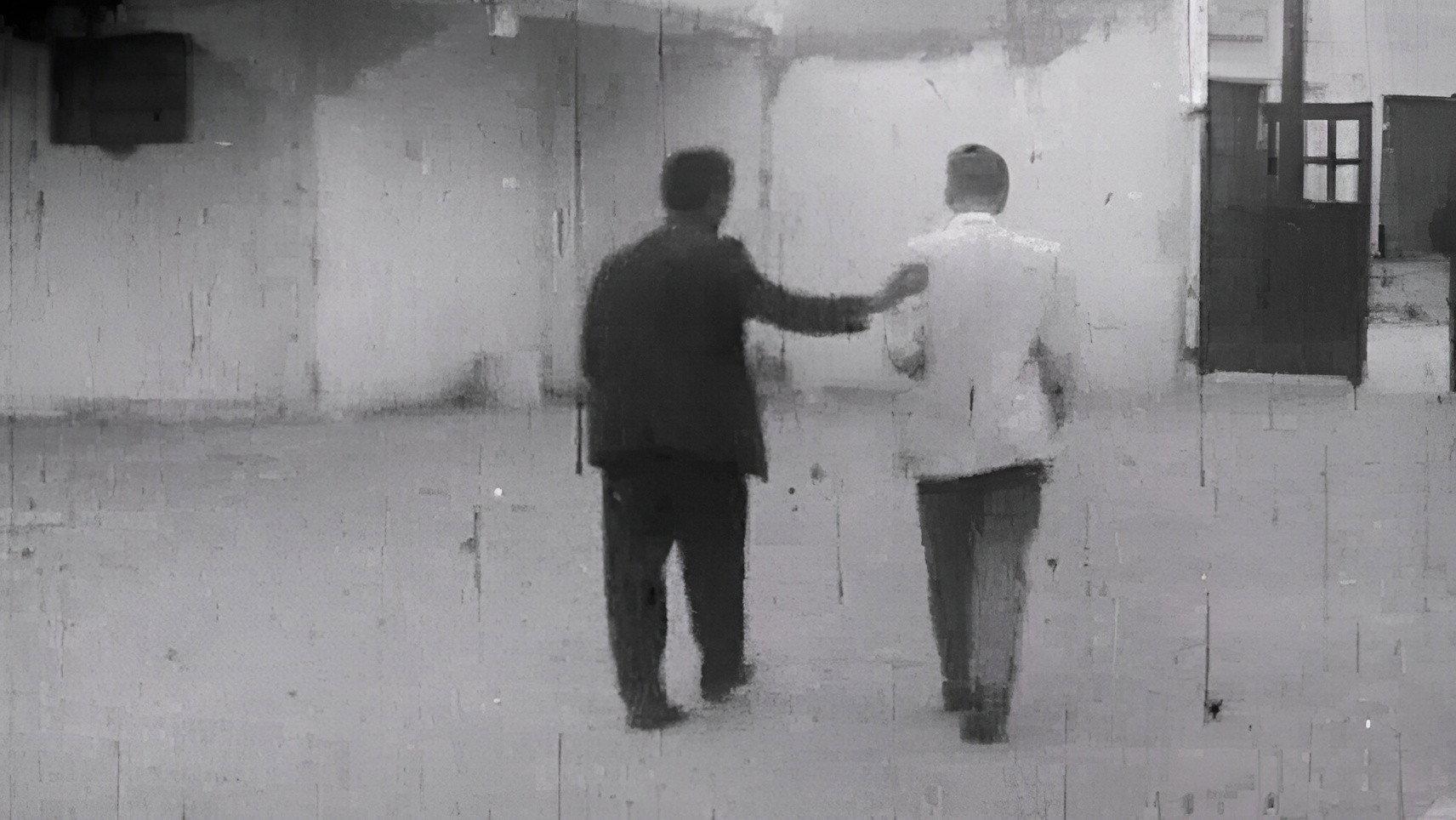 Um Crime na Rua 1955 movie scene