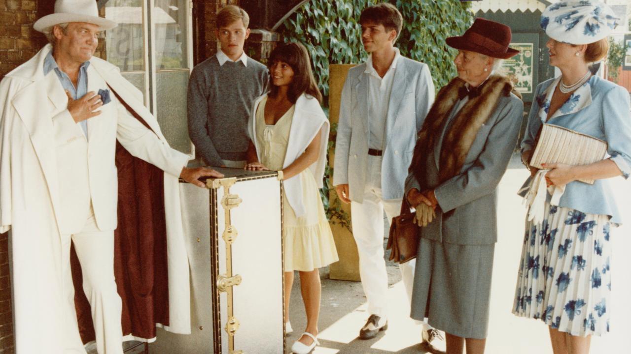 Topsy Turvy 1983 movie scene