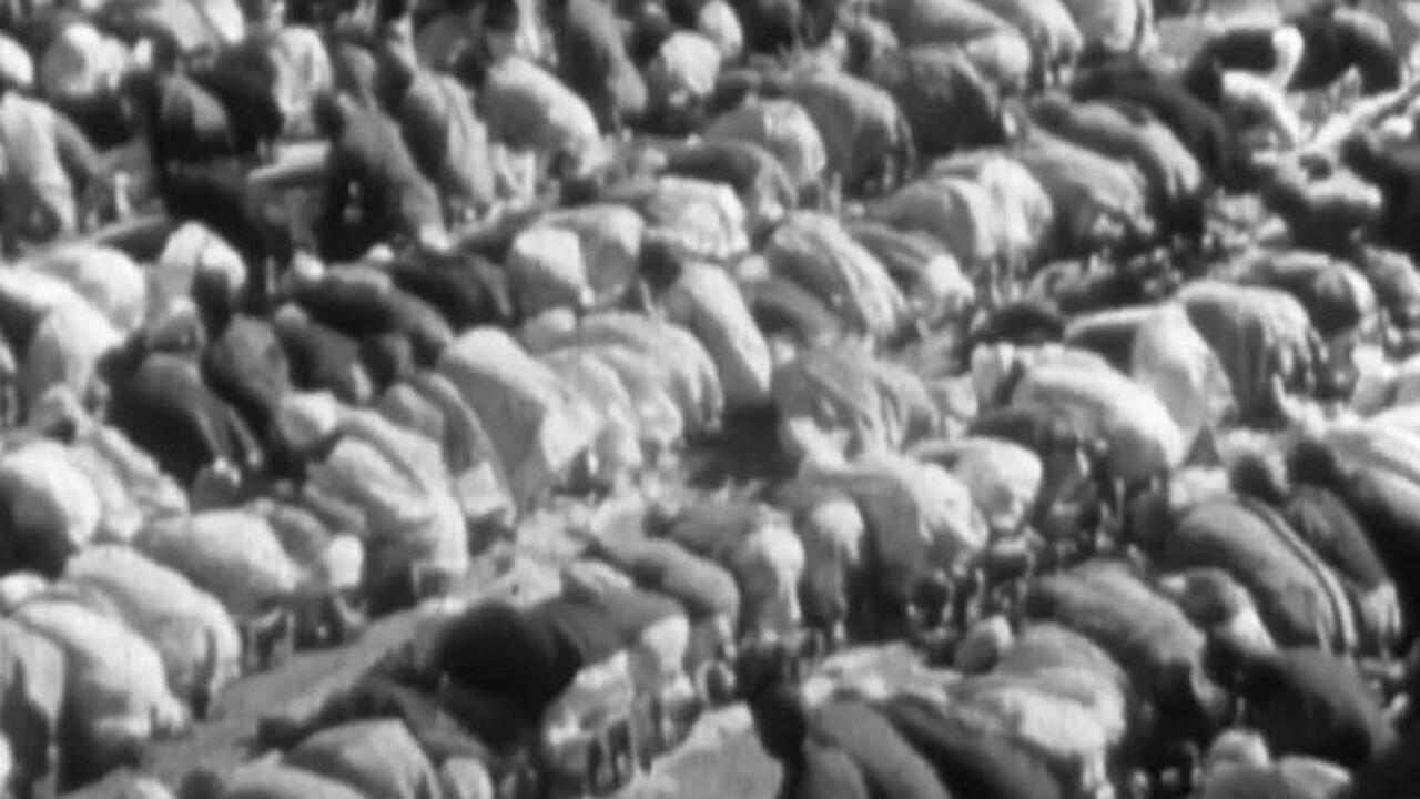 Lahore - Badshahi Mosque 1933 movie scene