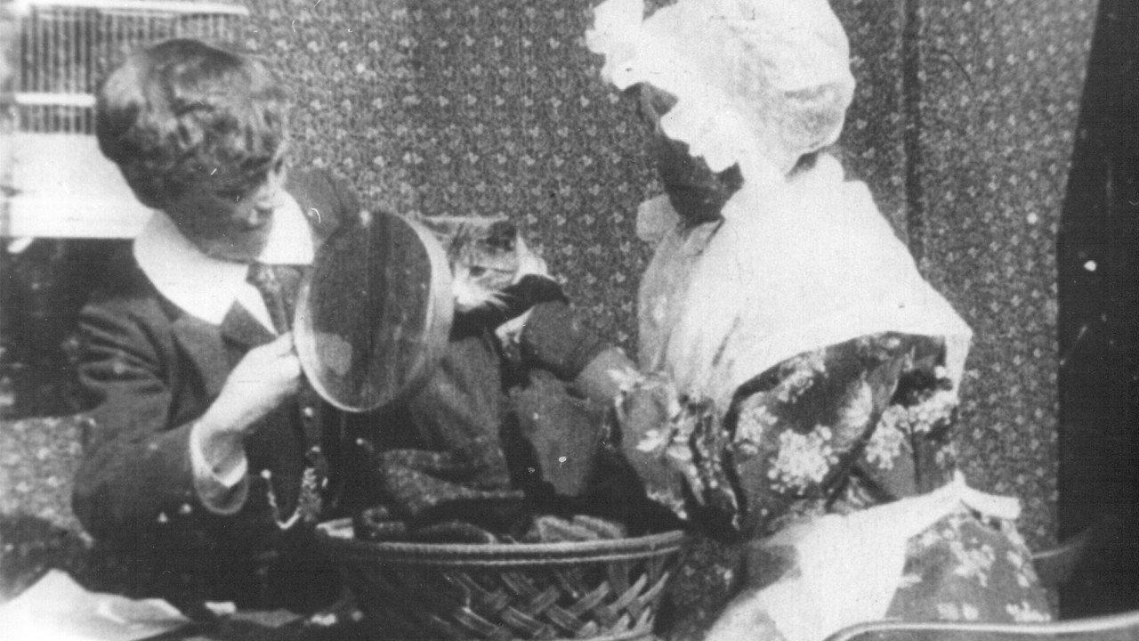 Grandma's Reading Glass 1900 movie scene