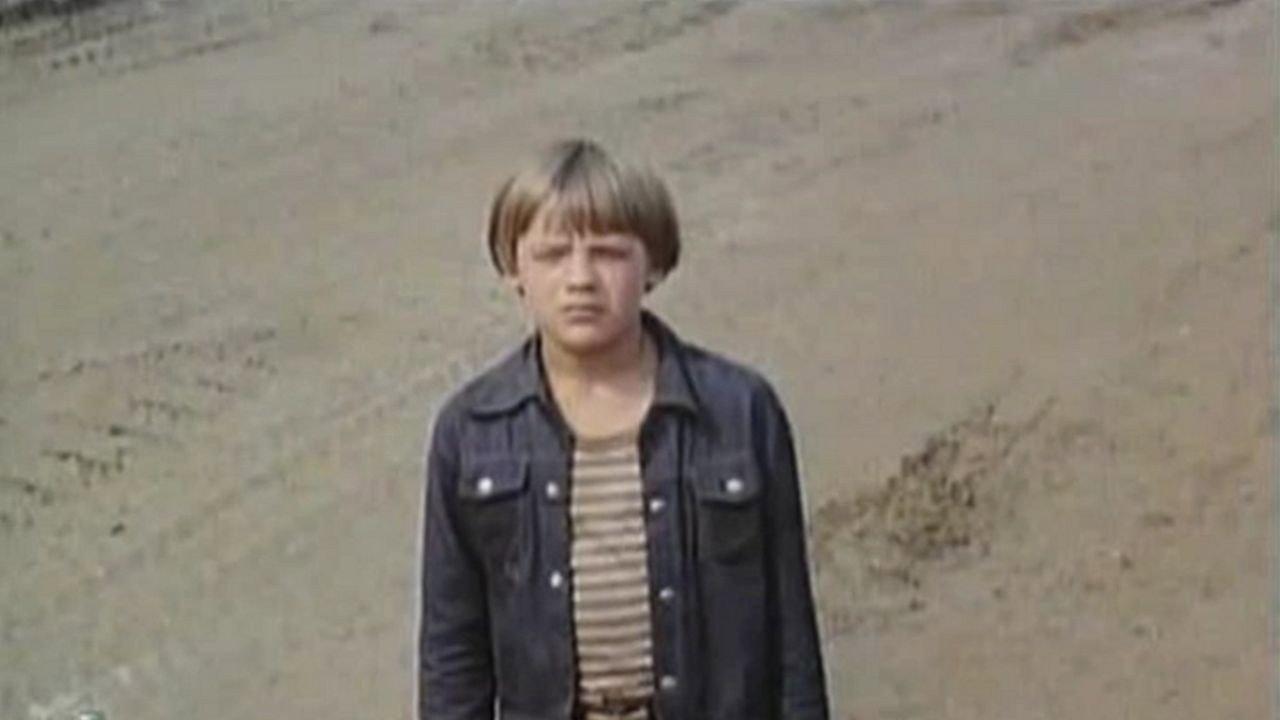 Tailcoat for an Idler 1979 movie scene