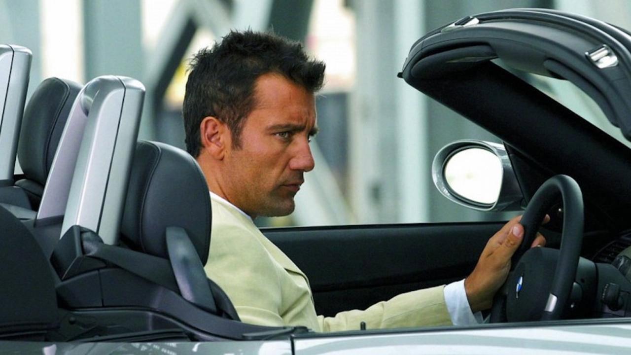 Hostage 2002 movie scene