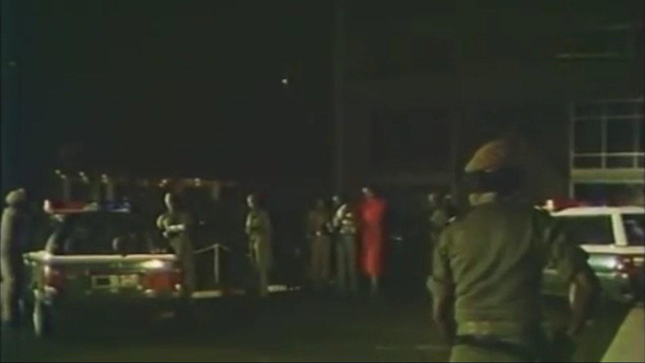 Le singe fou 1986 movie scene