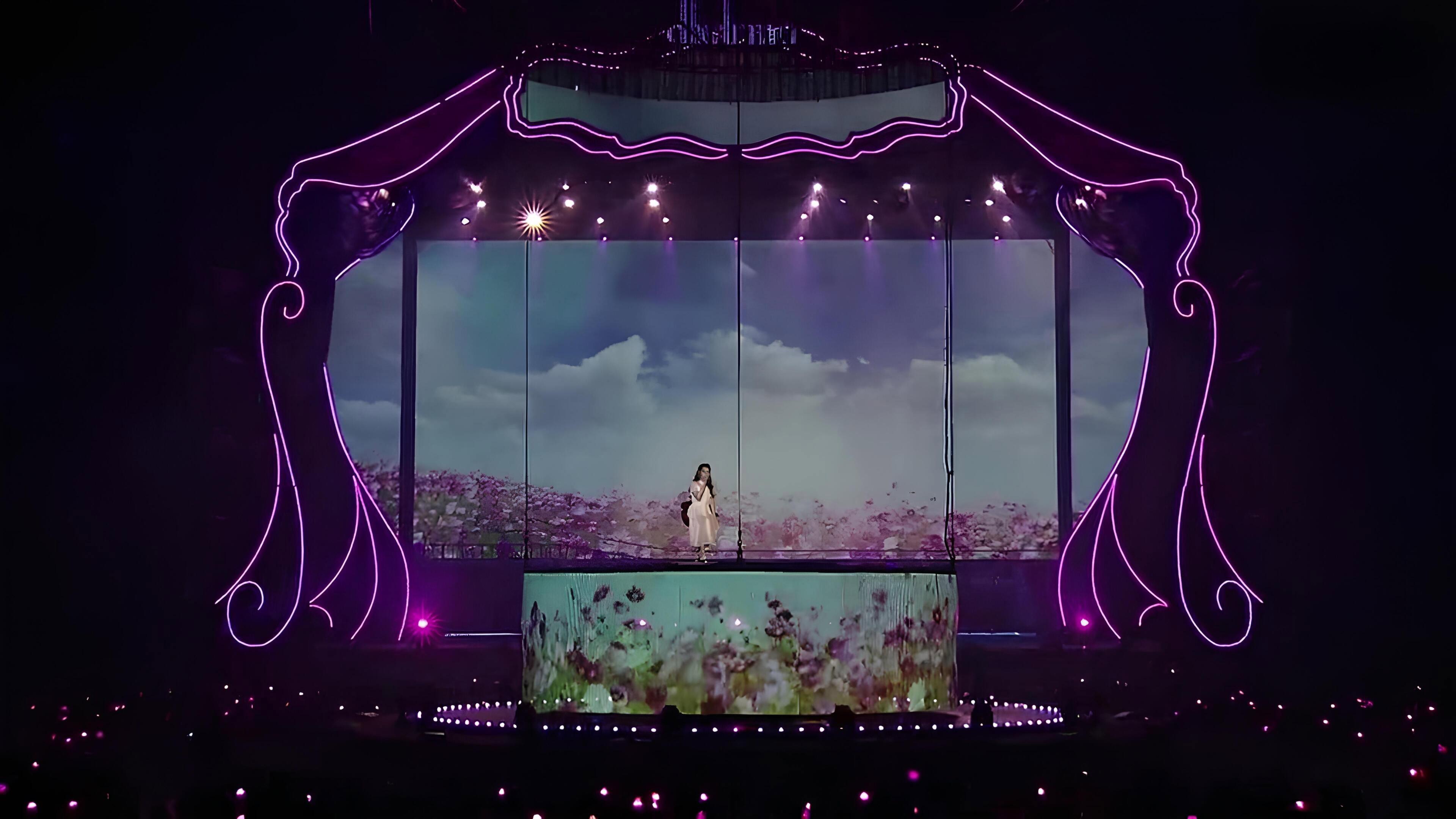 IU 10th Anniversary Tour Concert - 'dlwlrma.' 2018 movie scene