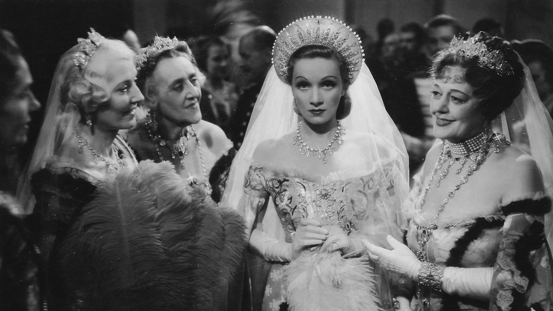 Knight Without Armour 1937 movie scene