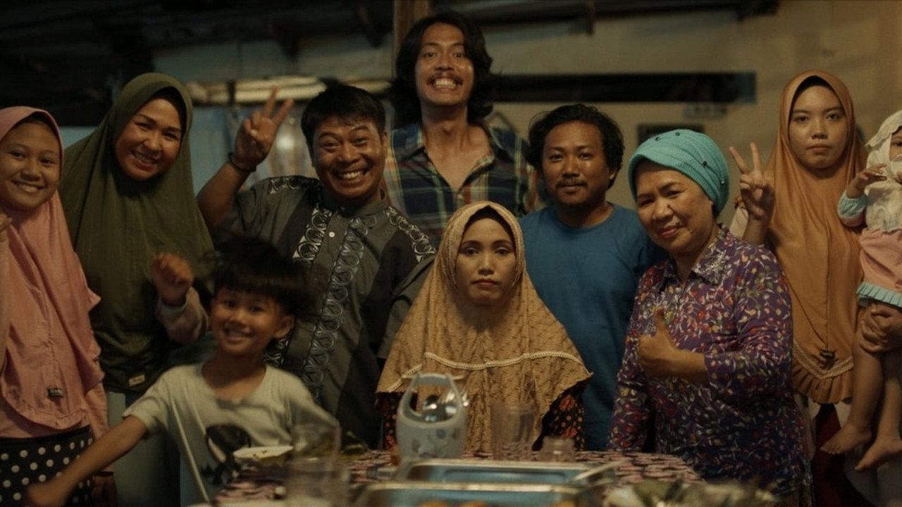 Basri & Salma in a Never-Ending Comedy 2023 movie scene