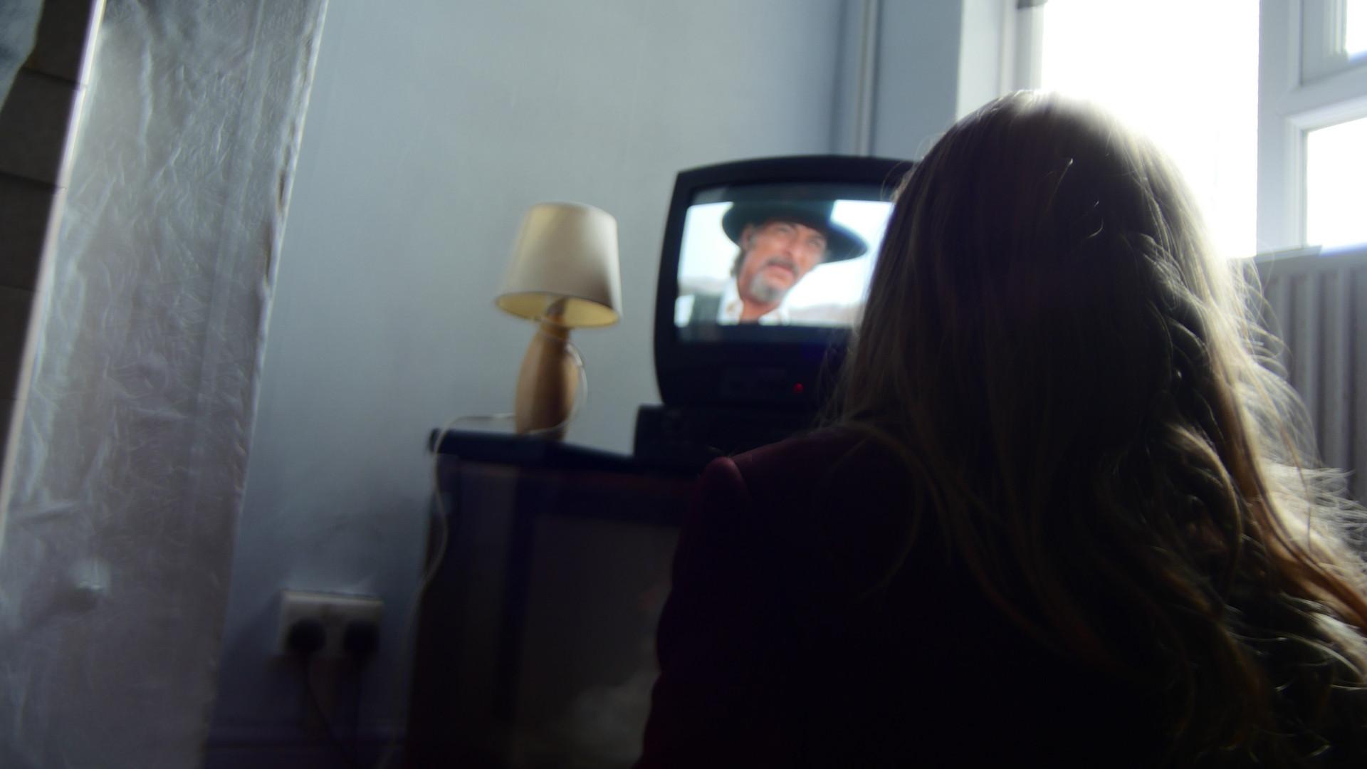 A Girl and Her Gun 2015 movie scene