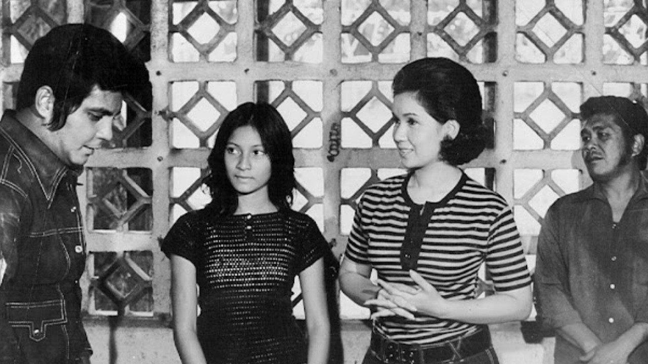 Karnabal 1973 movie scene