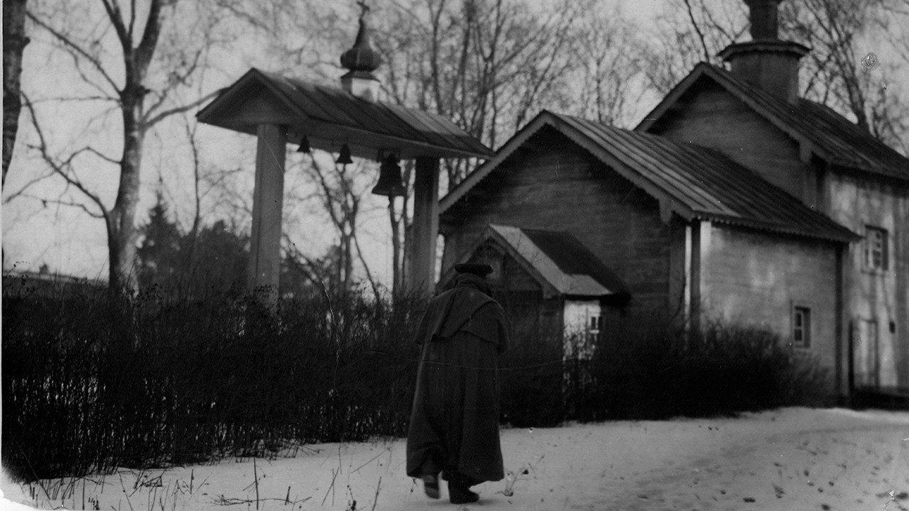 The Stationmaster 1925 movie scene