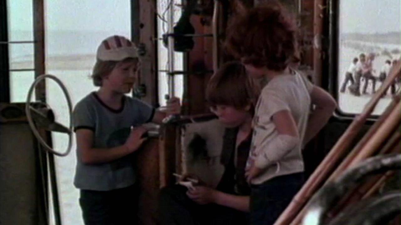 Hands Up! 1981 movie scene