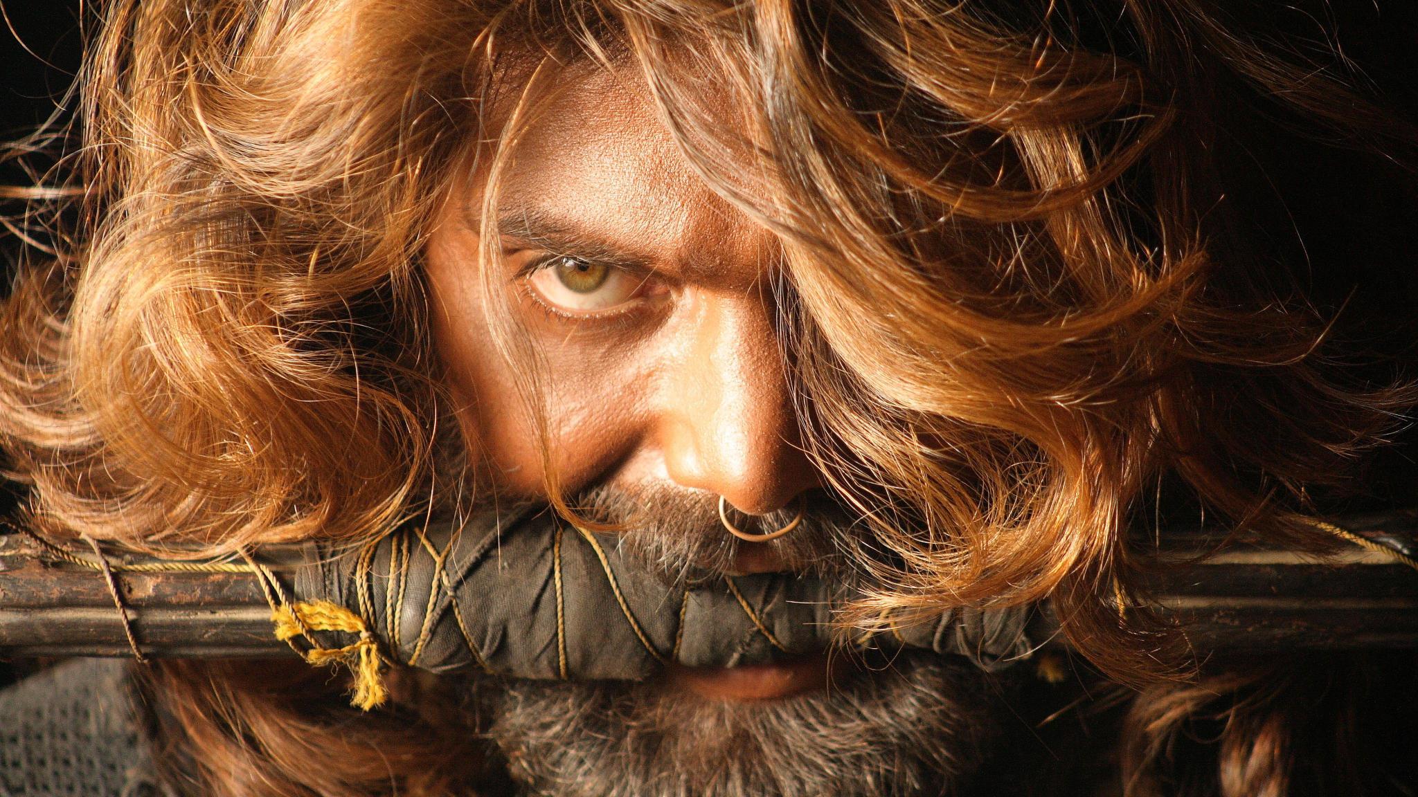 Naan Kadavul 2009 movie scene