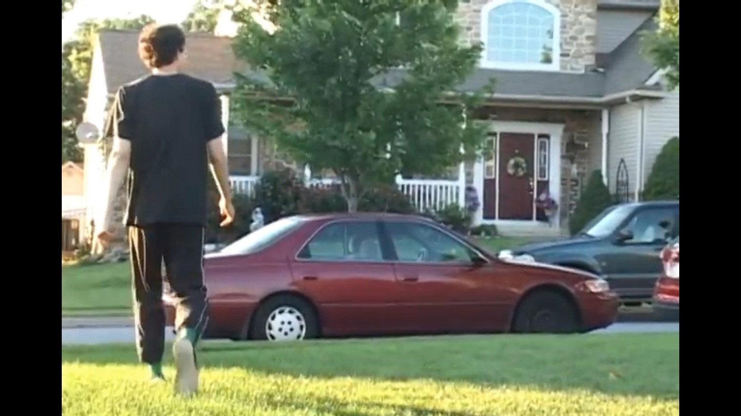 SITCOM AND THE RED SEDAN 2017 movie scene