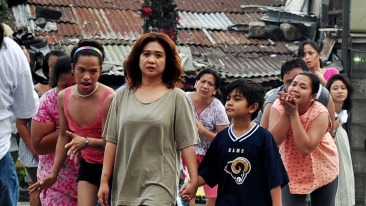 Ang Babae sa Septic Tank 2011 movie scene