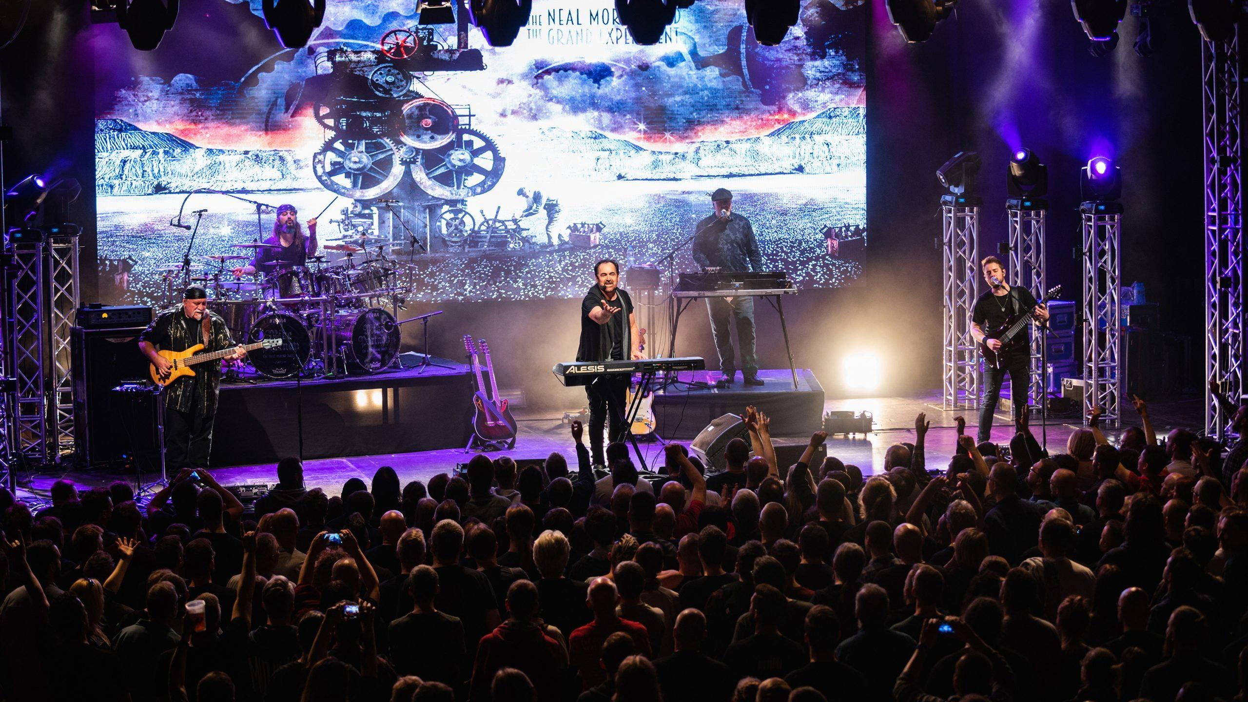 The Neal Morse Band: Alive Again 2016 movie scene
