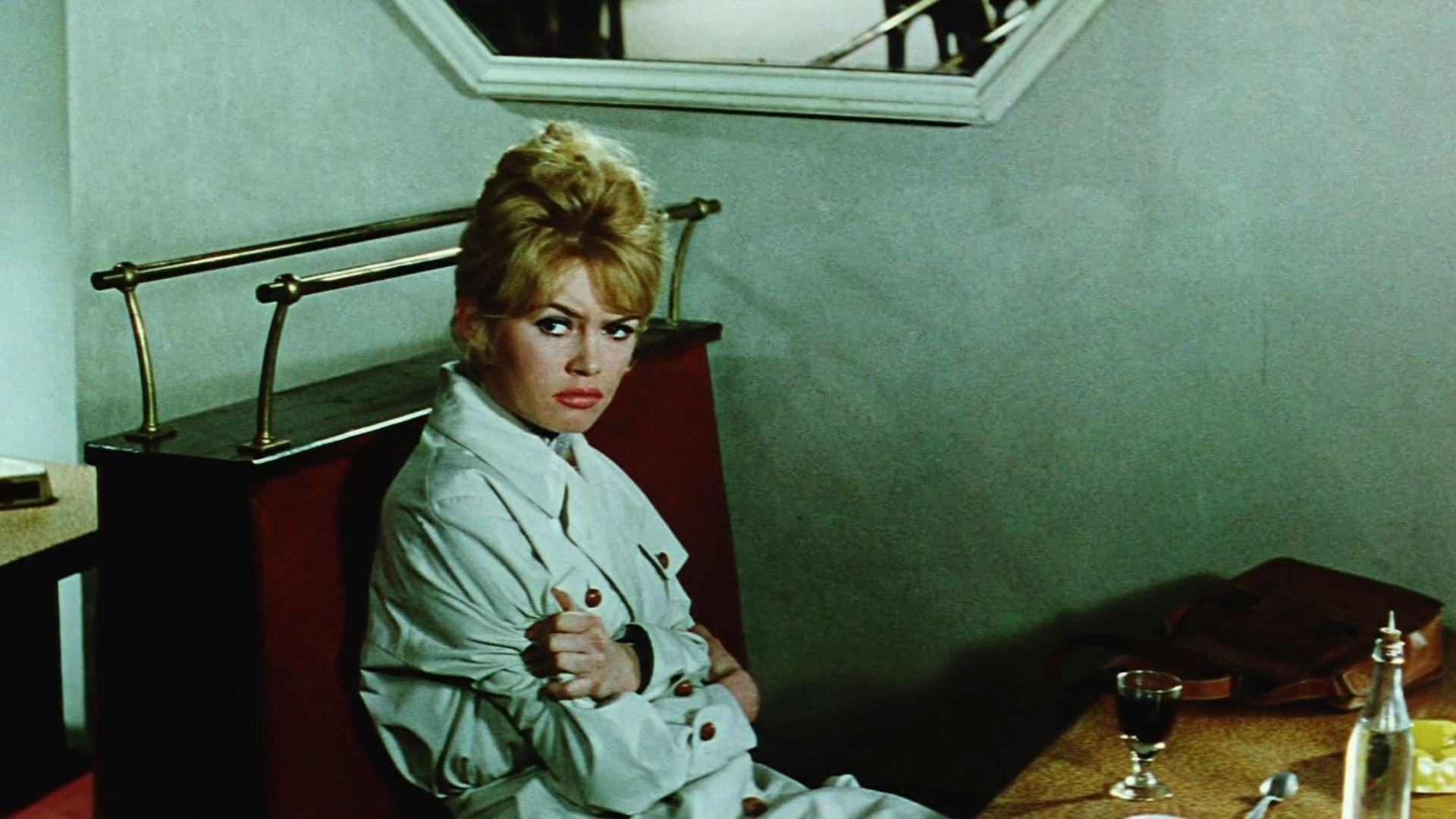 Babette Goes to War 1959 movie scene