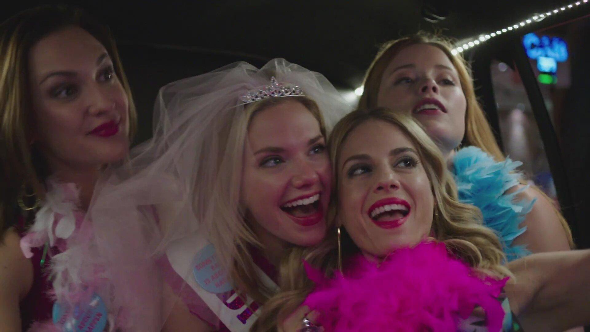 Girls' Night Out 2017 movie scene