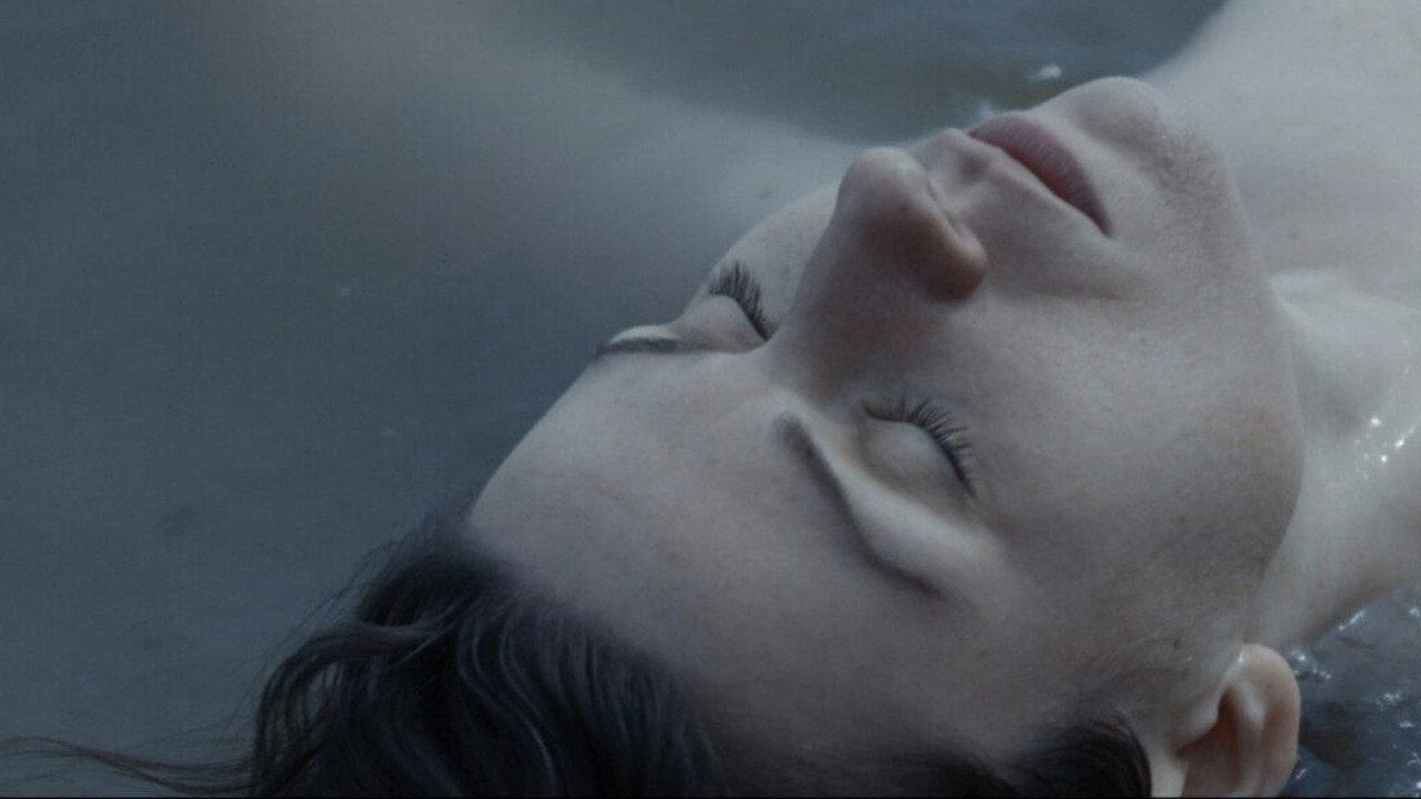 Siren 2014 movie scene