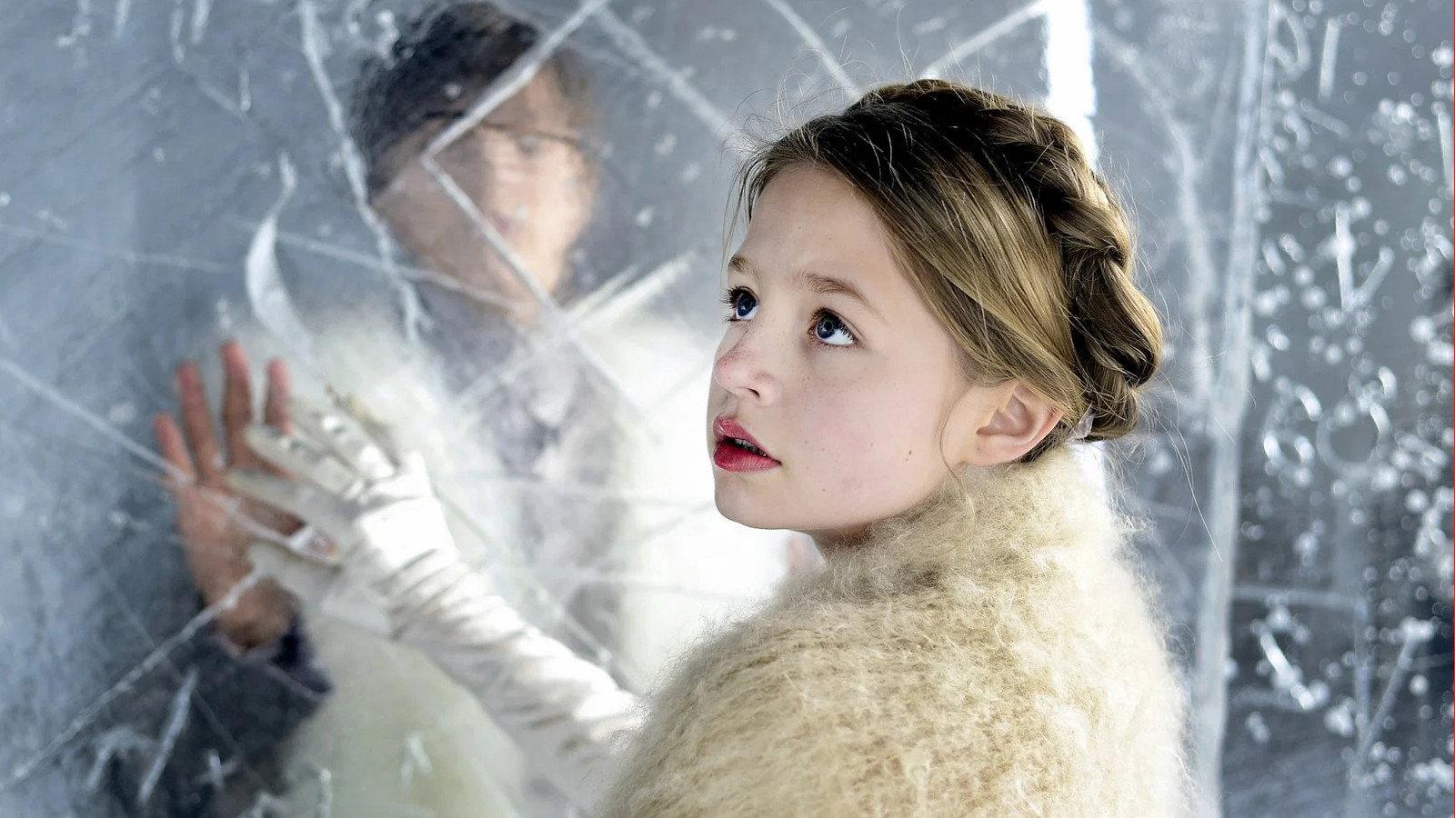The Snow Queen 2014 movie scene