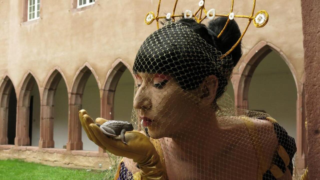 Greta Gratos 2019 movie scene