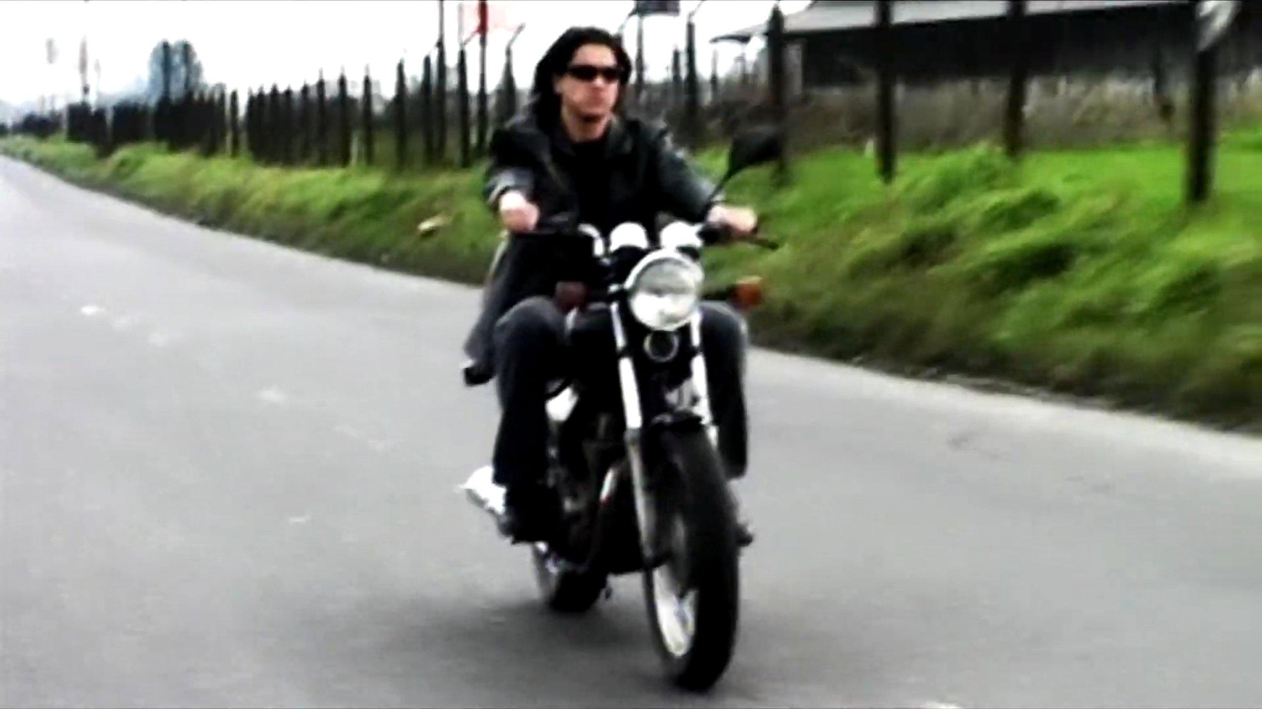 Pantera Vive 2004 movie scene