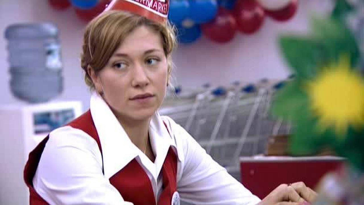 Strawberry in the Supermarket 2003 movie scene