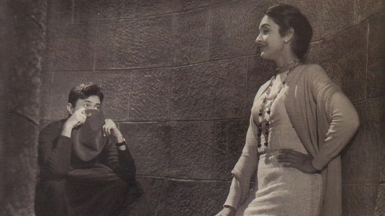 Tere Ghar Ke Samne 1963 movie scene