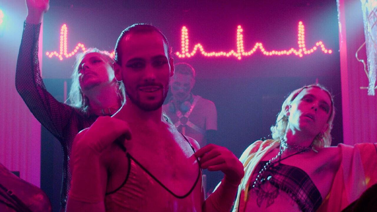 Electrocardiograma 2023 movie scene
