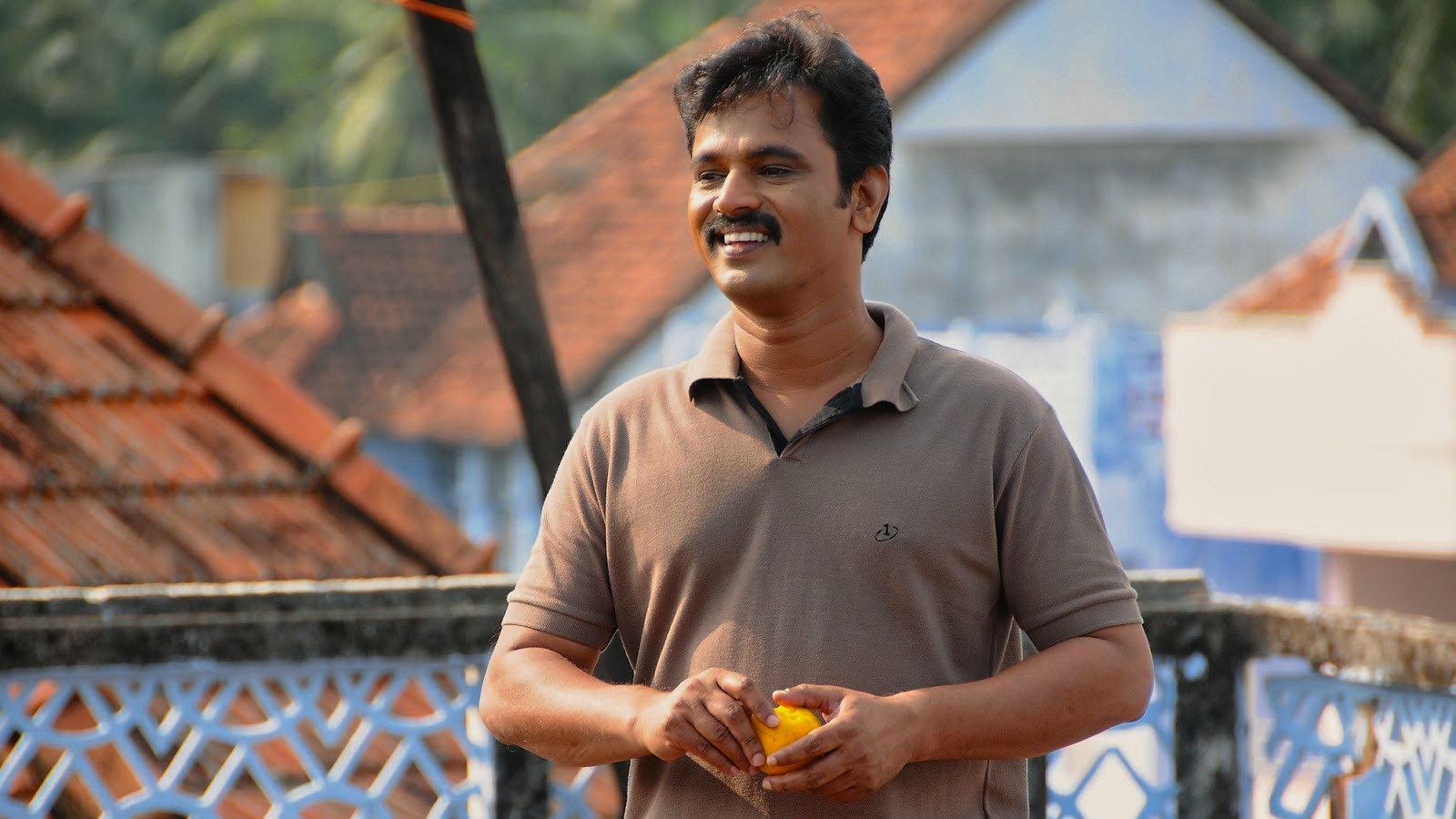Moondru Per Moondru Kaadhal 2013 movie scene