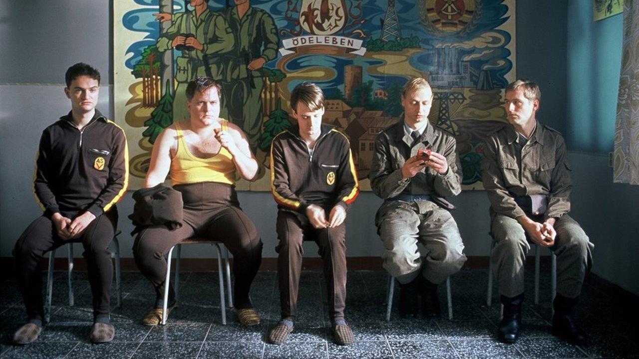 Drei Stern Rot 2002 movie scene