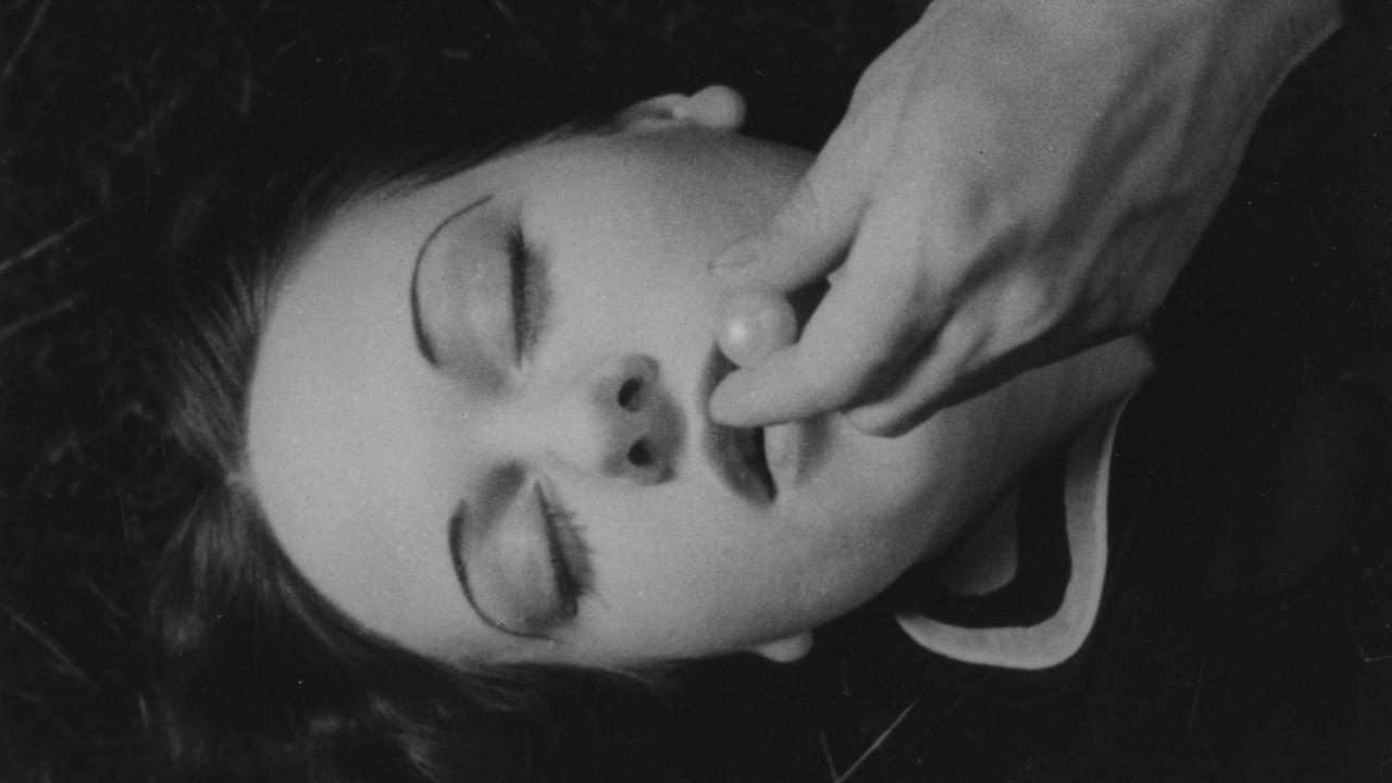 The Pearl 1929 movie scene